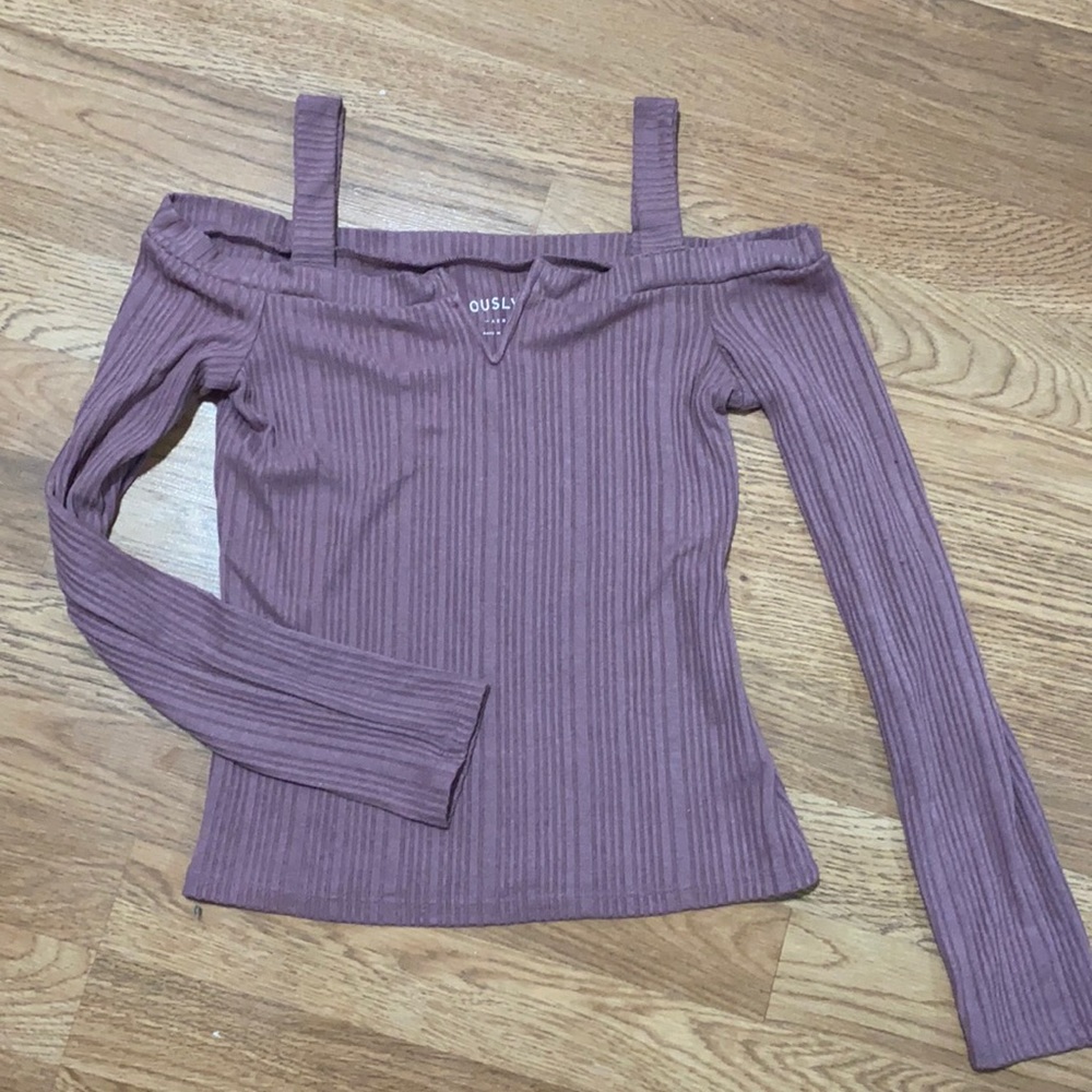 Long sleeve cold shoulder